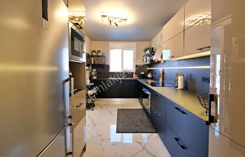Gold Bau'da Merkezi Konumda Özel Havuzlu 3+1 Tam Eşyalı Villa - Görsel 6