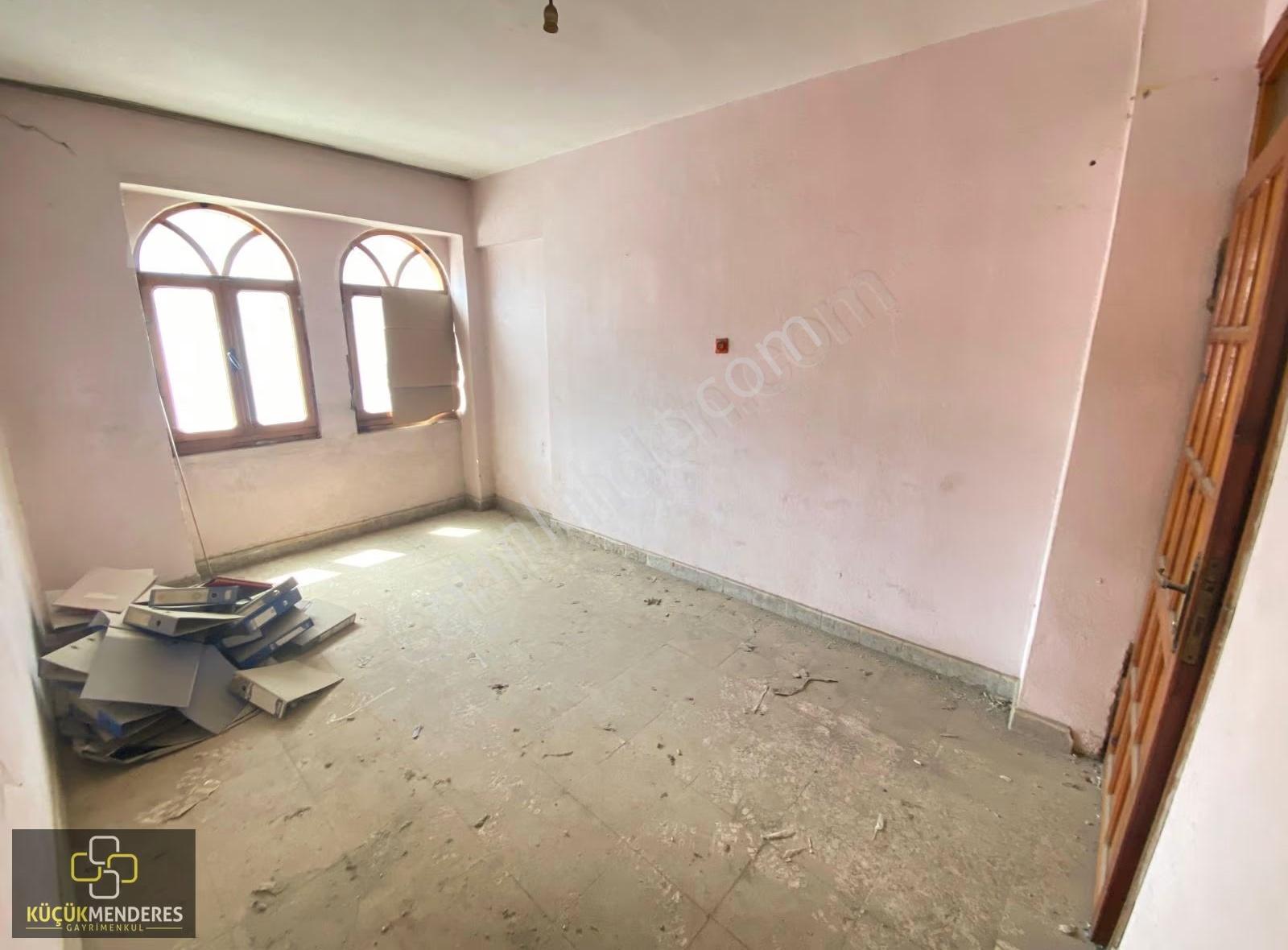 Küçük Menderes'ten İnönü Cad. Satılık İş Yeri - Görsel 2
