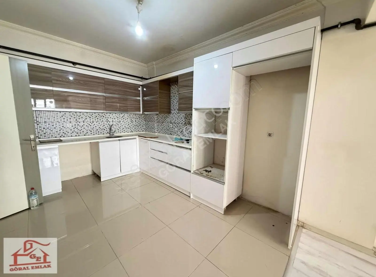 Göral Emlaktan Açık Mutfaklı 2+1 Geniş Kiralık Daire