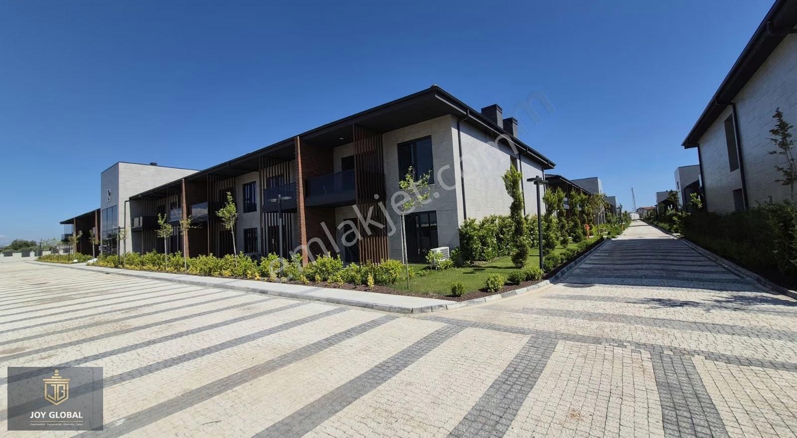 Acilll Satılık | Havuz Manzaralı | Üst Kat | Tatil Köyü Konsepti - Görsel 4