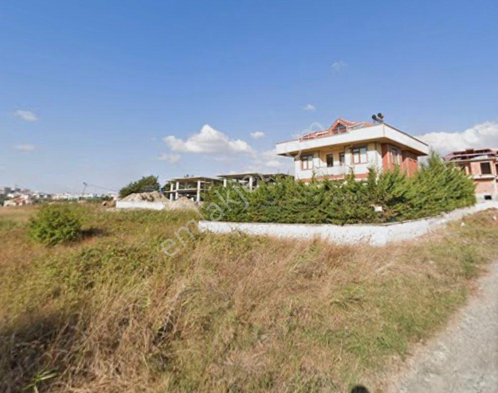 Beylikdüzü'nde Villa İmarlı Köşe Parselde 388m2lik Satılık Arsa