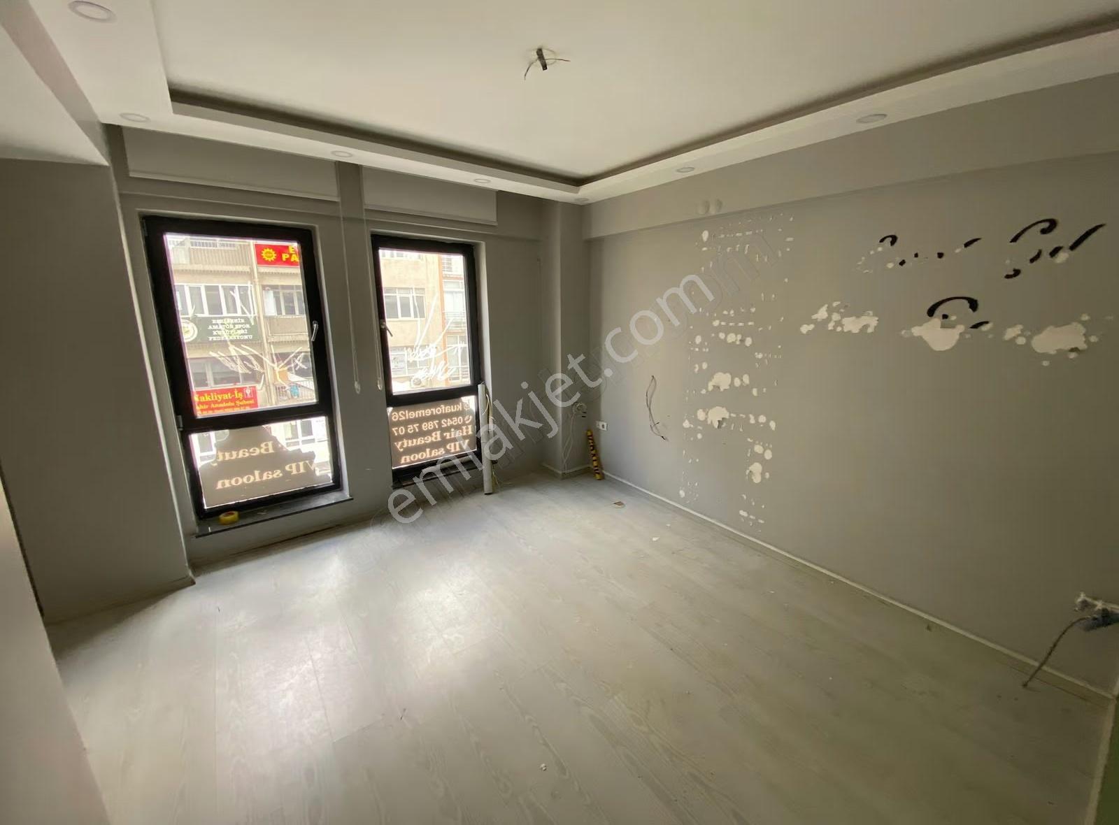 Çırağan Emlak'tan Sakarya 1 Cad.çarşı Merkez Lüx 1+1 Daire/ofis - Görsel 2