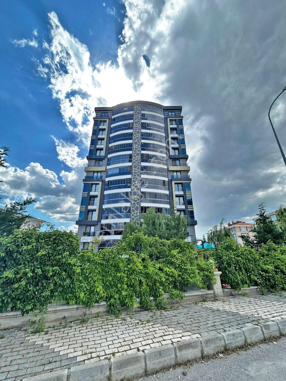 Afyon Üçok Emlaktan Uydukent Selçuklu Mah Kiralık Ultra Lüx 4+1 Arakat Teraslı Daire