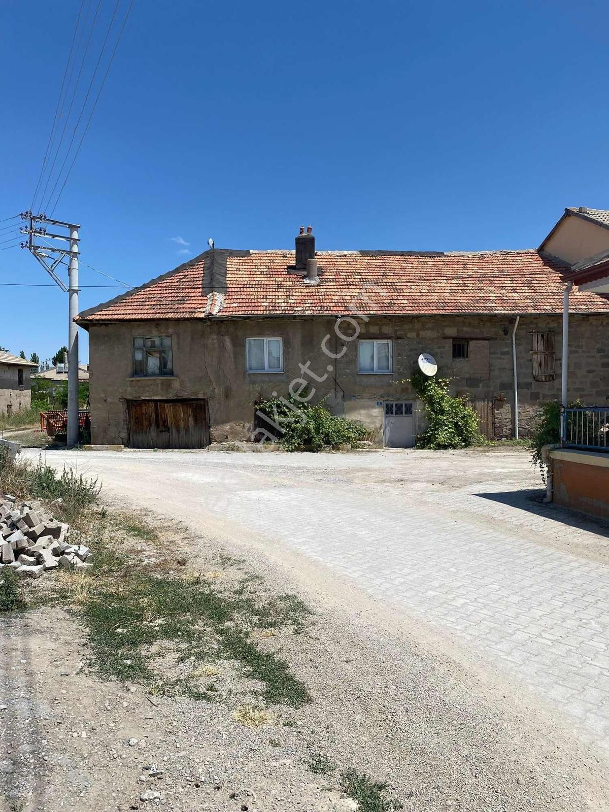 Konya Seydişehir Kisecik 232 M2. Arsa İçinde Müstakil Kerpiç Ev