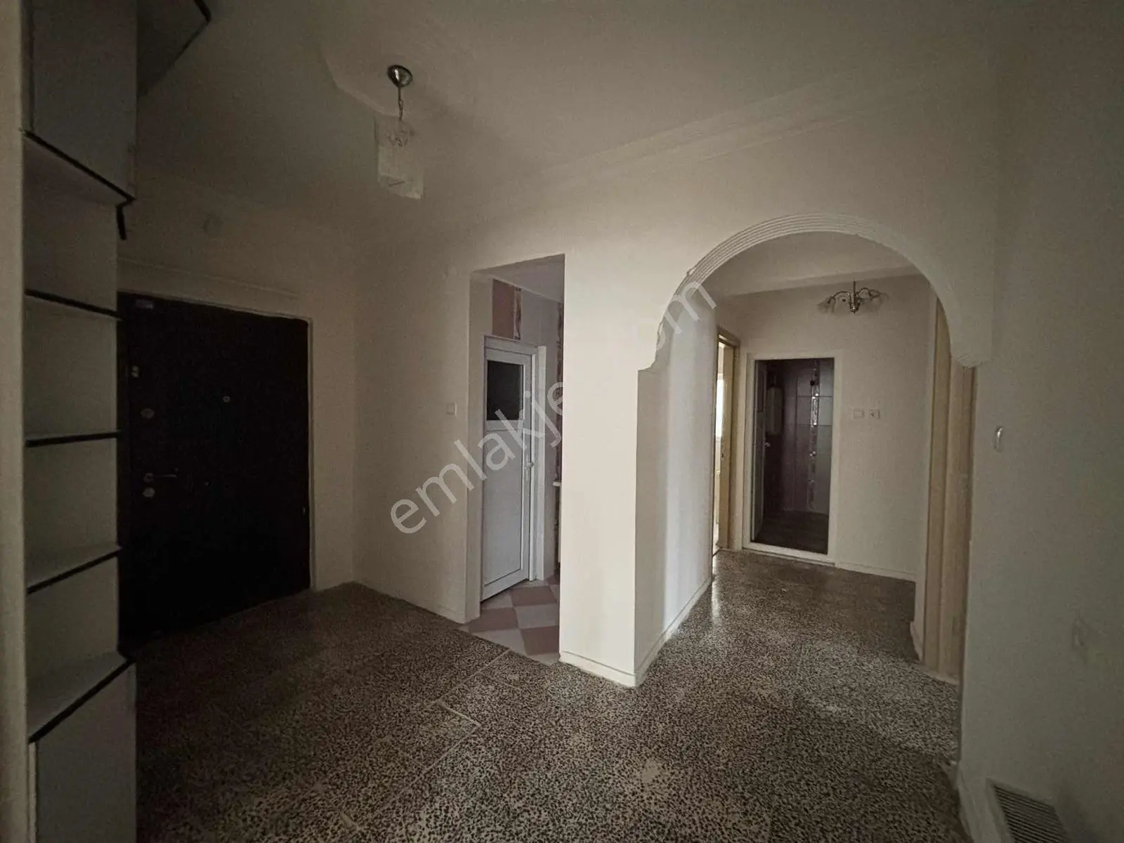 İlke Emlaktan Kiralık Merkezi Konumda 3+1 Daire - Görsel 9