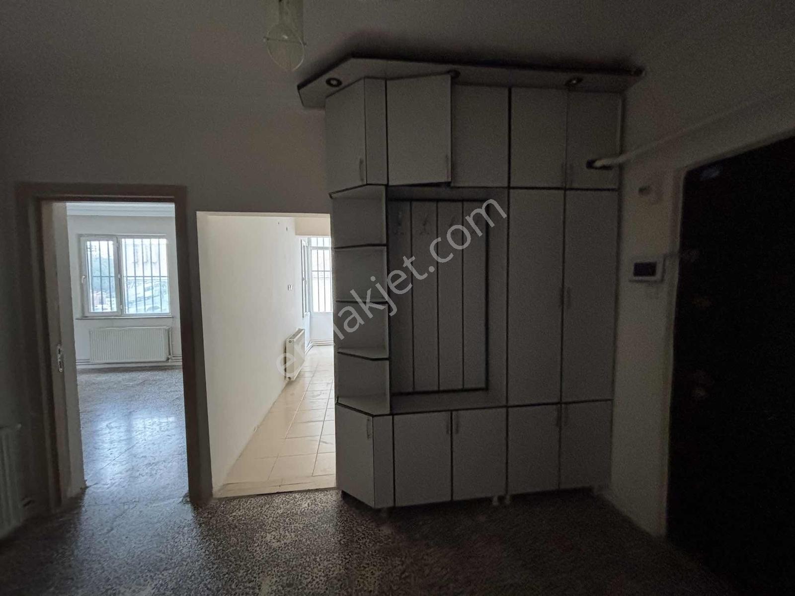 İlke Emlaktan Kiralık Merkezi Konumda 3+1 Daire - Görsel 12