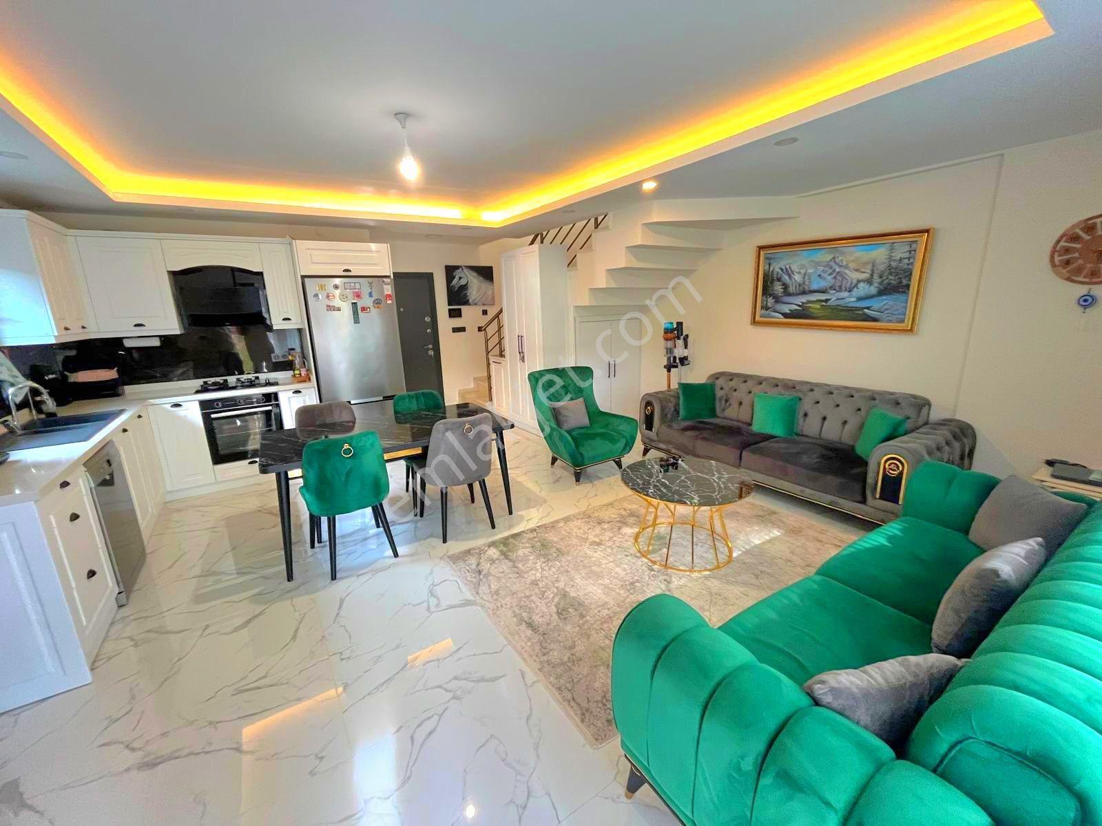 Kuşadasında Havuzlu Sitede Akıllı Ev Sistemli Özel Otoparklı Bahçeli Villa - Görsel 12