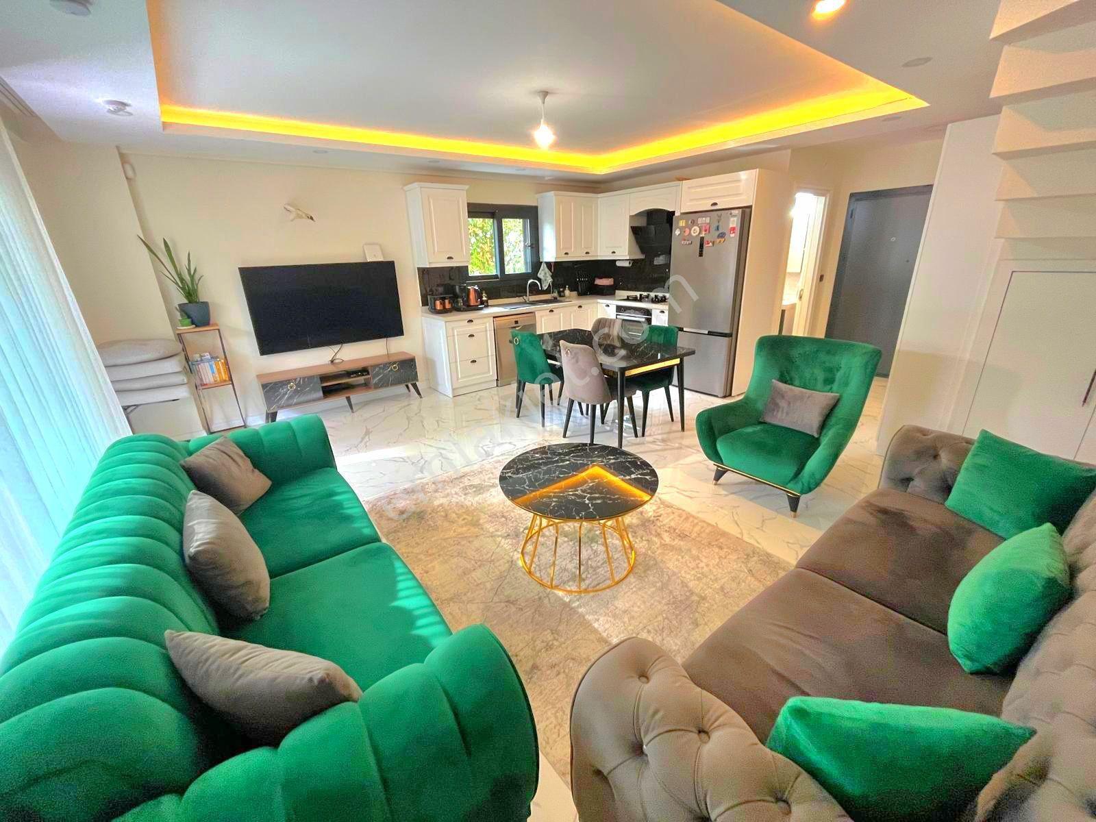 Kuşadasında Havuzlu Sitede Akıllı Ev Sistemli Özel Otoparklı Bahçeli Villa - Görsel 16