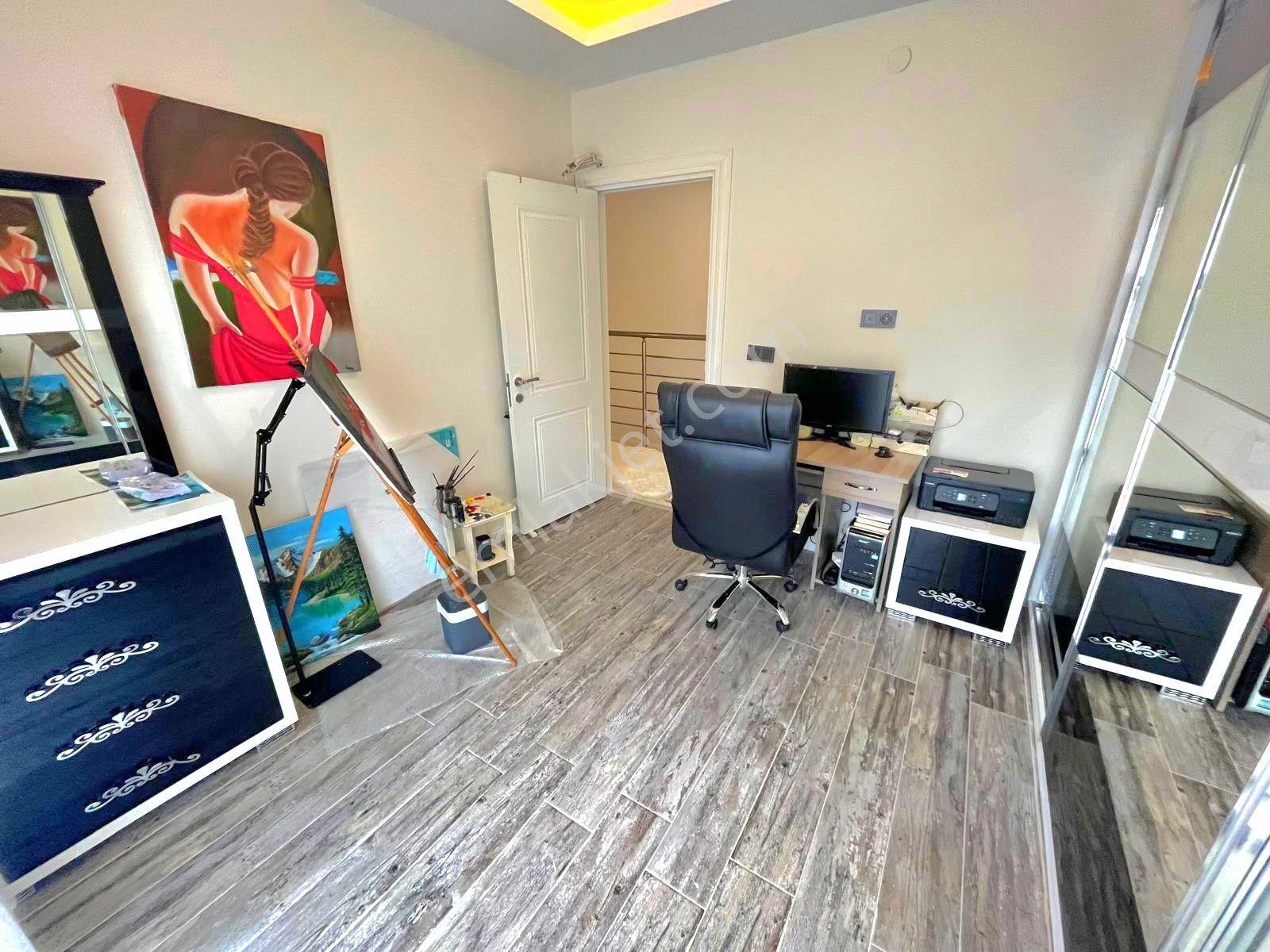 Kuşadasında Havuzlu Sitede Akıllı Ev Sistemli Özel Otoparklı Bahçeli Villa - Görsel 27