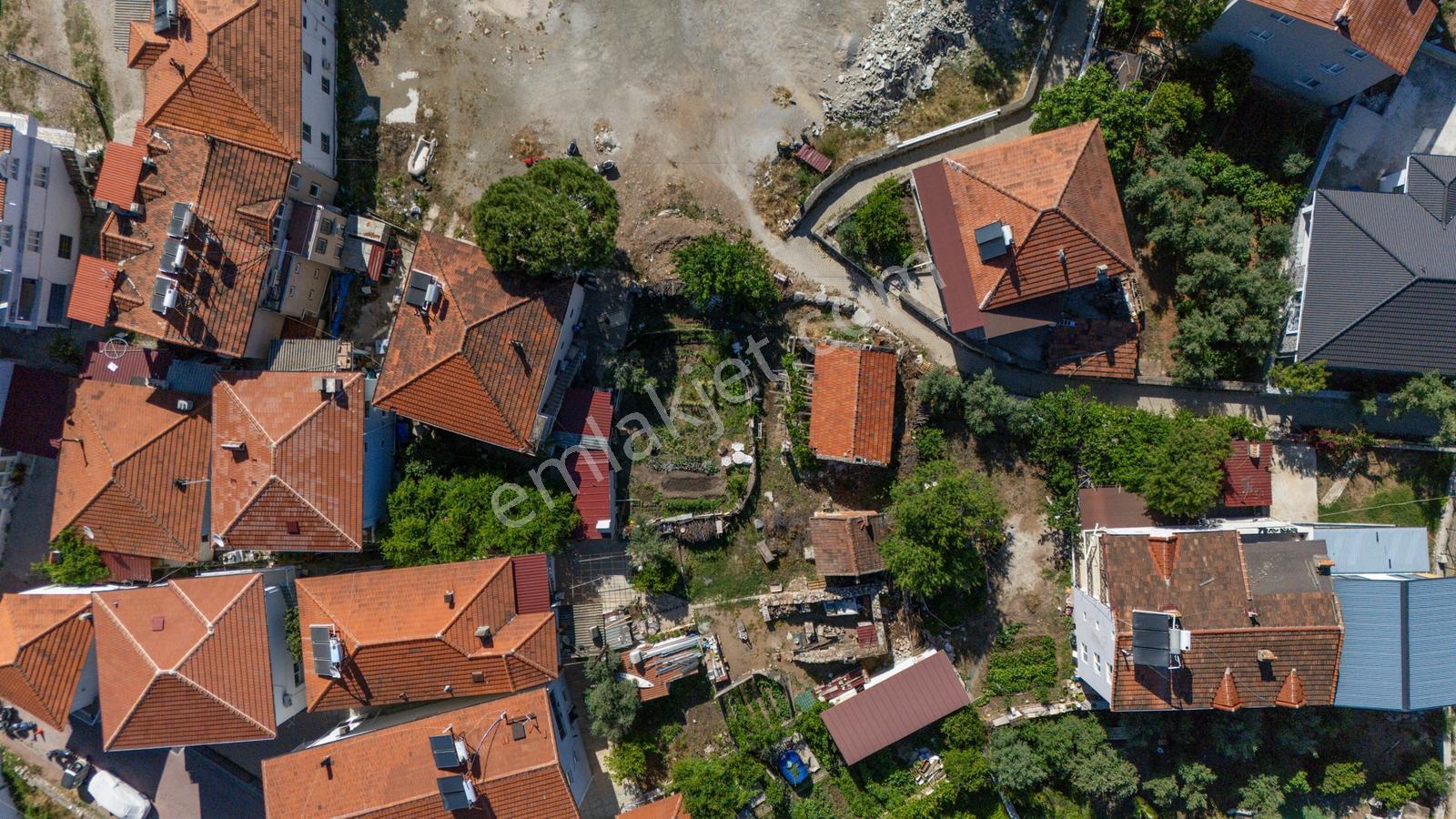 Bozburun Merkezde Satılık Kargir Ev Ve Avlusu | 302 M² Arsa - Görsel 11