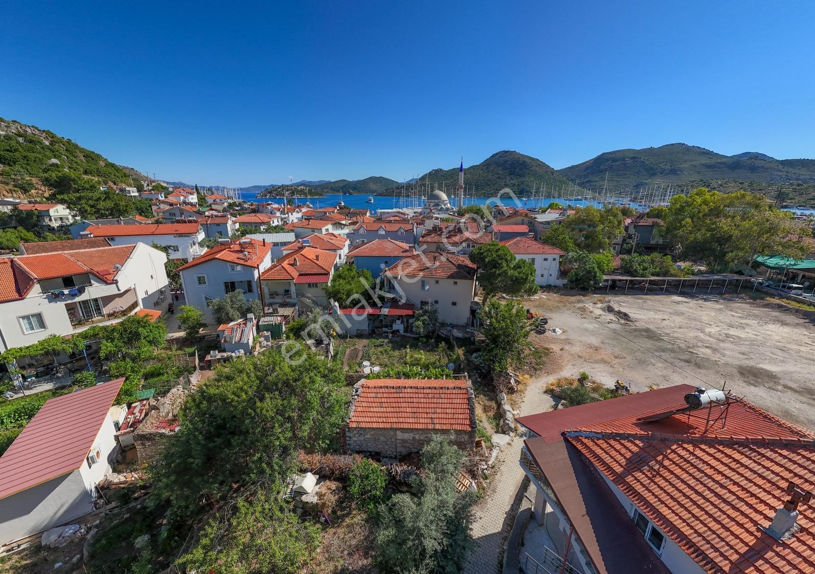 Bozburun Merkezde Satılık Kargir Ev Ve Avlusu | 302 M² Arsa - Görsel 7