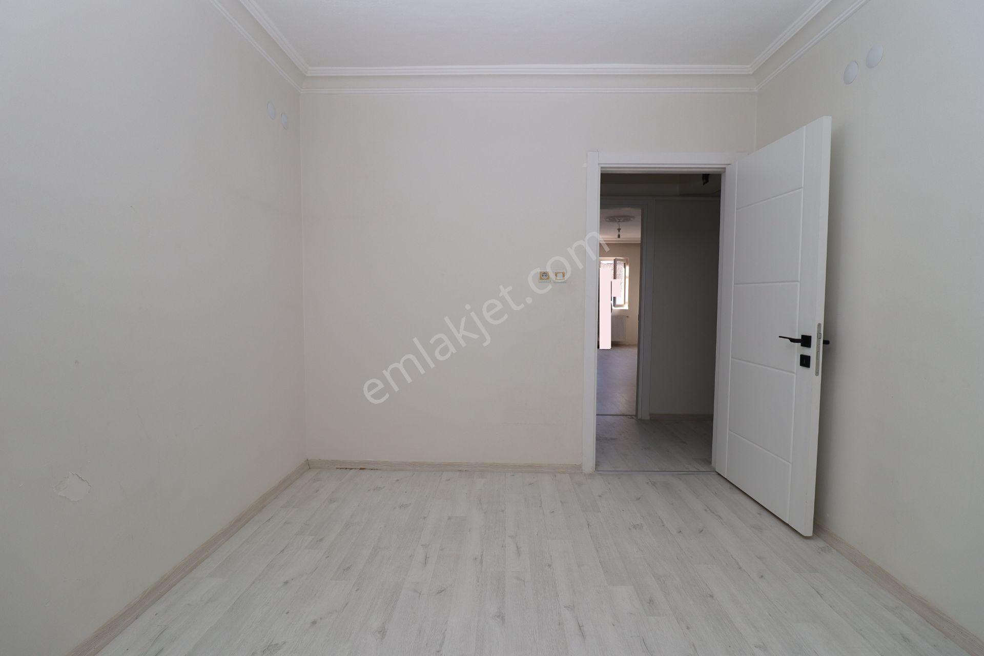 Akif'ten Etimesgut Elvan'da Cadde Üstü Ara Kat Yapılı 3+1 Daire - Görsel 17