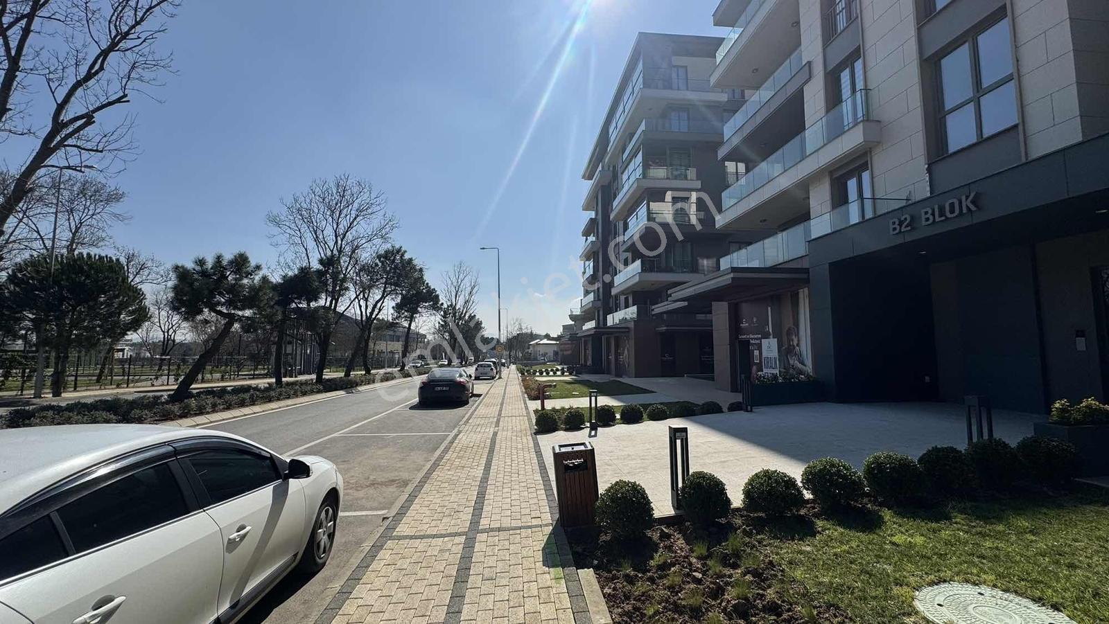 Emlak Konut Çınarköy Sitesinde Cadde'nin Merkezinde - Görsel 12