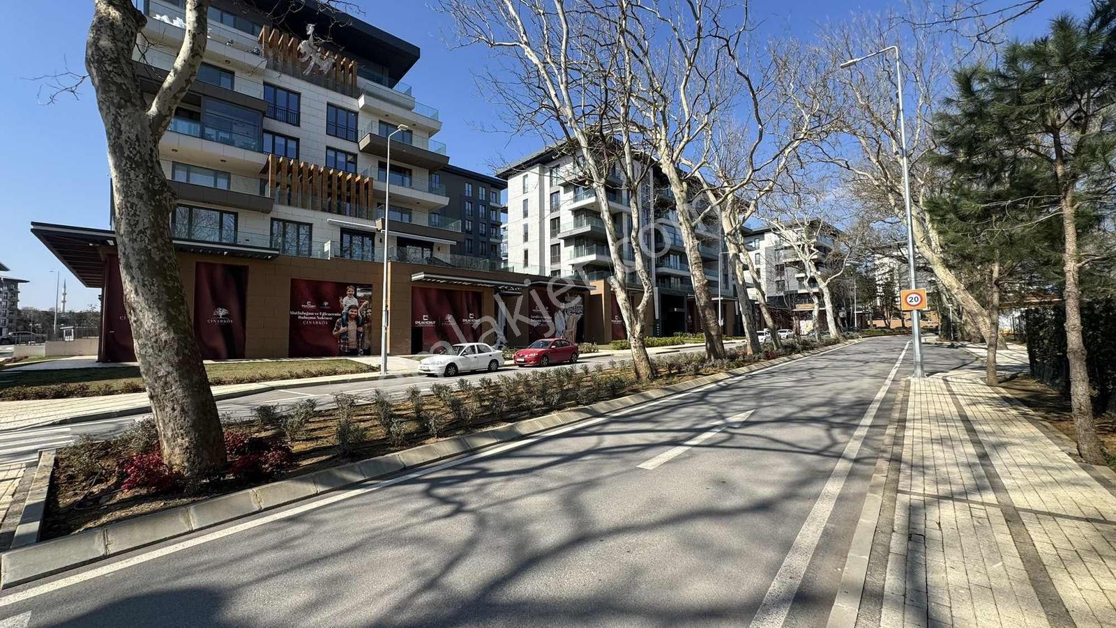 Emlak Konut Çınarköy Sitesinde Cadde'nin Merkezinde - Görsel 2