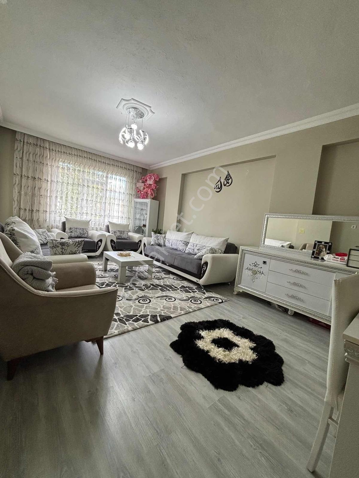 Sakarya Mahallesinde 3+1 Geniş Ve Ferah