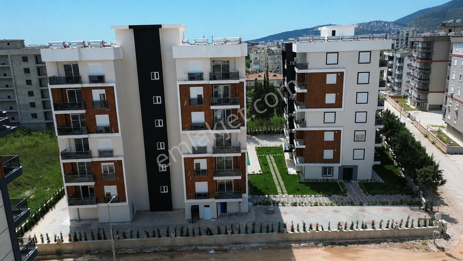Ertuğrul'dan Havuzlu Sitede 1+1 Satılık Daire - Görsel 2