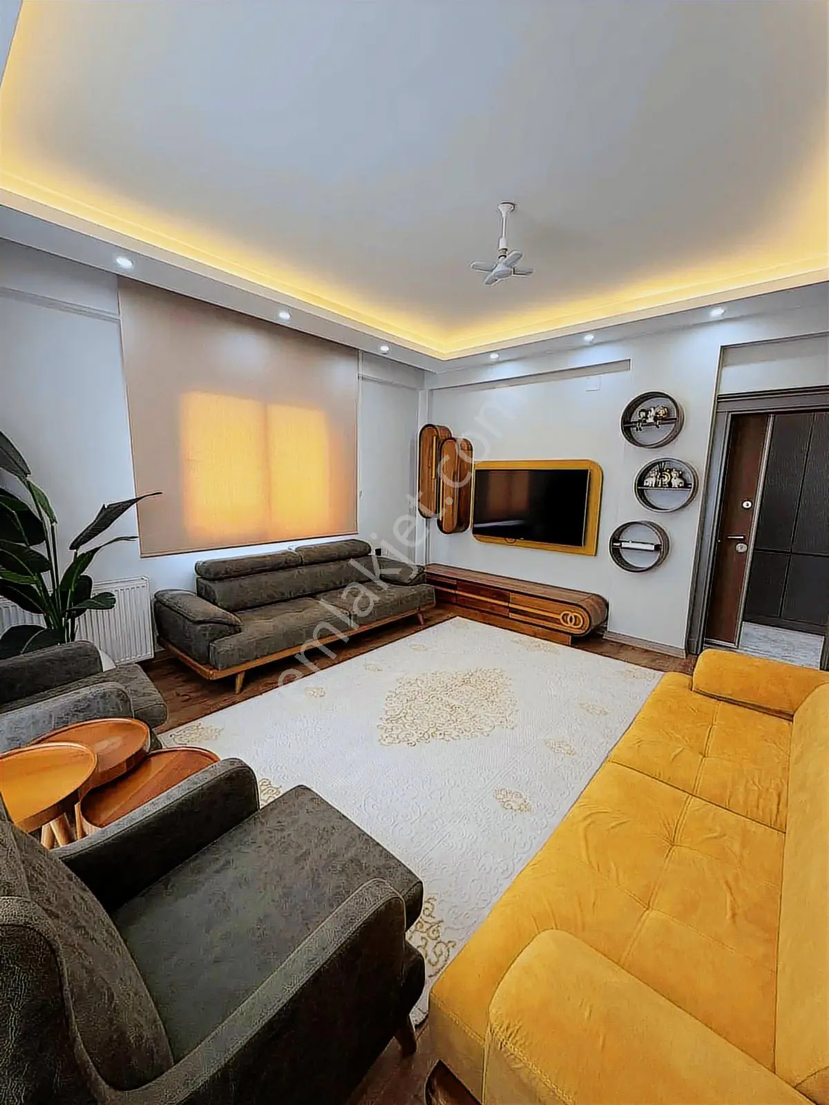 Aziz Emlak Arpaçsakarlarlarda 4 + 1 Full Eşyalı Satılık Daire