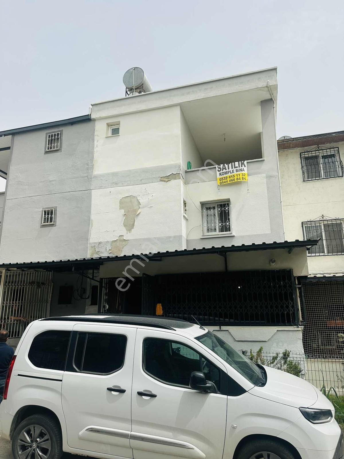 Aziz Emlak Çağdaşkent'te Satılık Havuzlu Villa 4 + 1 Doğal Gazlı