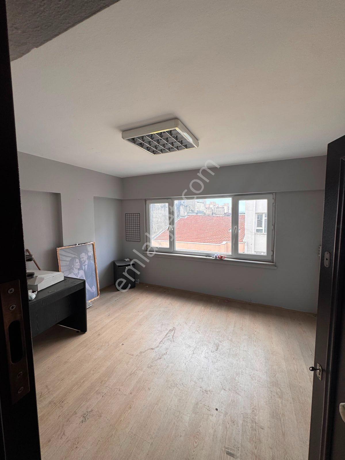 Cumhuriyet Caddesi'nde Prestijli Konumda Kiralık 1+1 Ofis! - Görsel 4