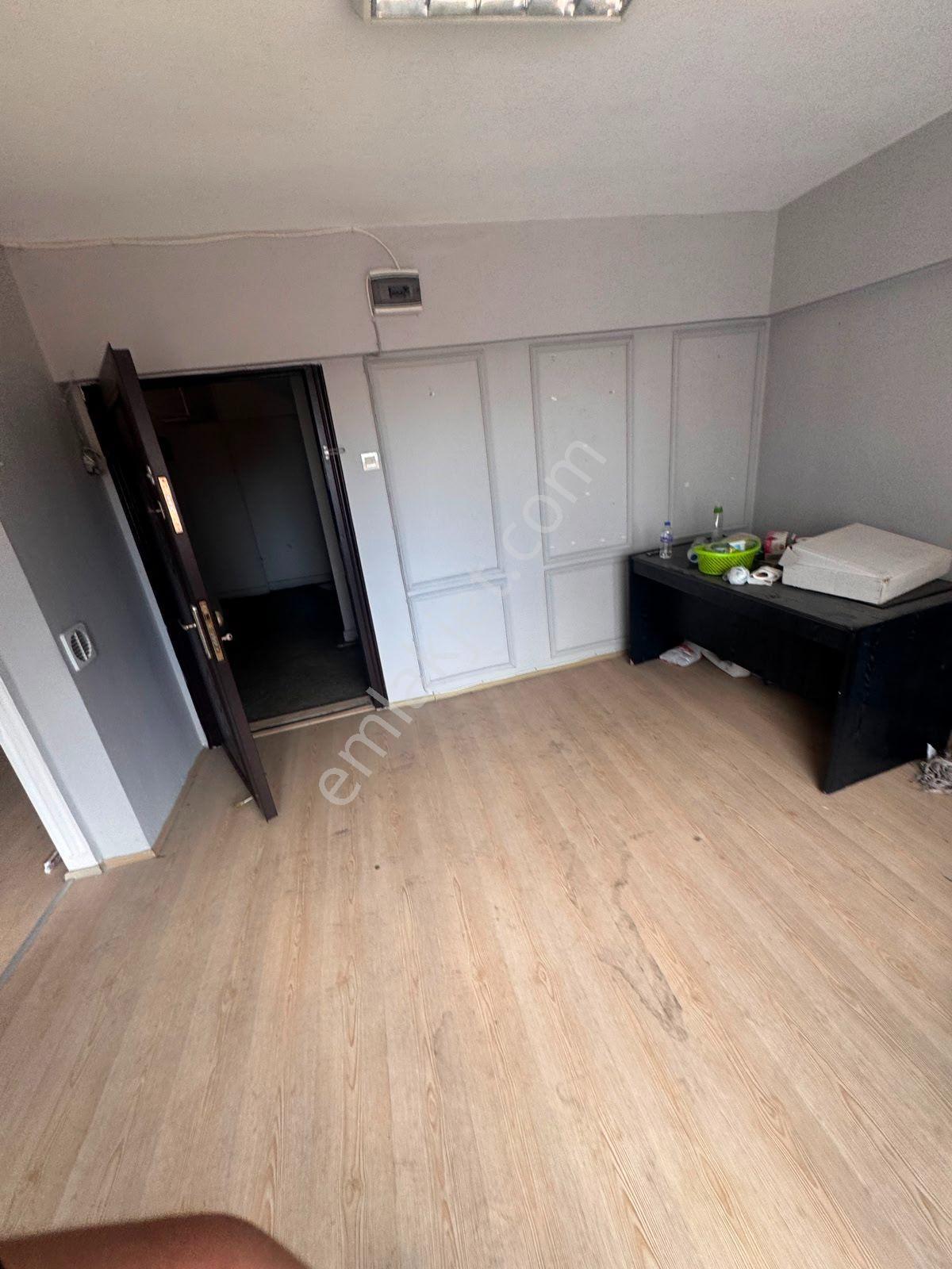 Cumhuriyet Caddesi'nde Prestijli Konumda Kiralık 1+1 Ofis! - Görsel 3