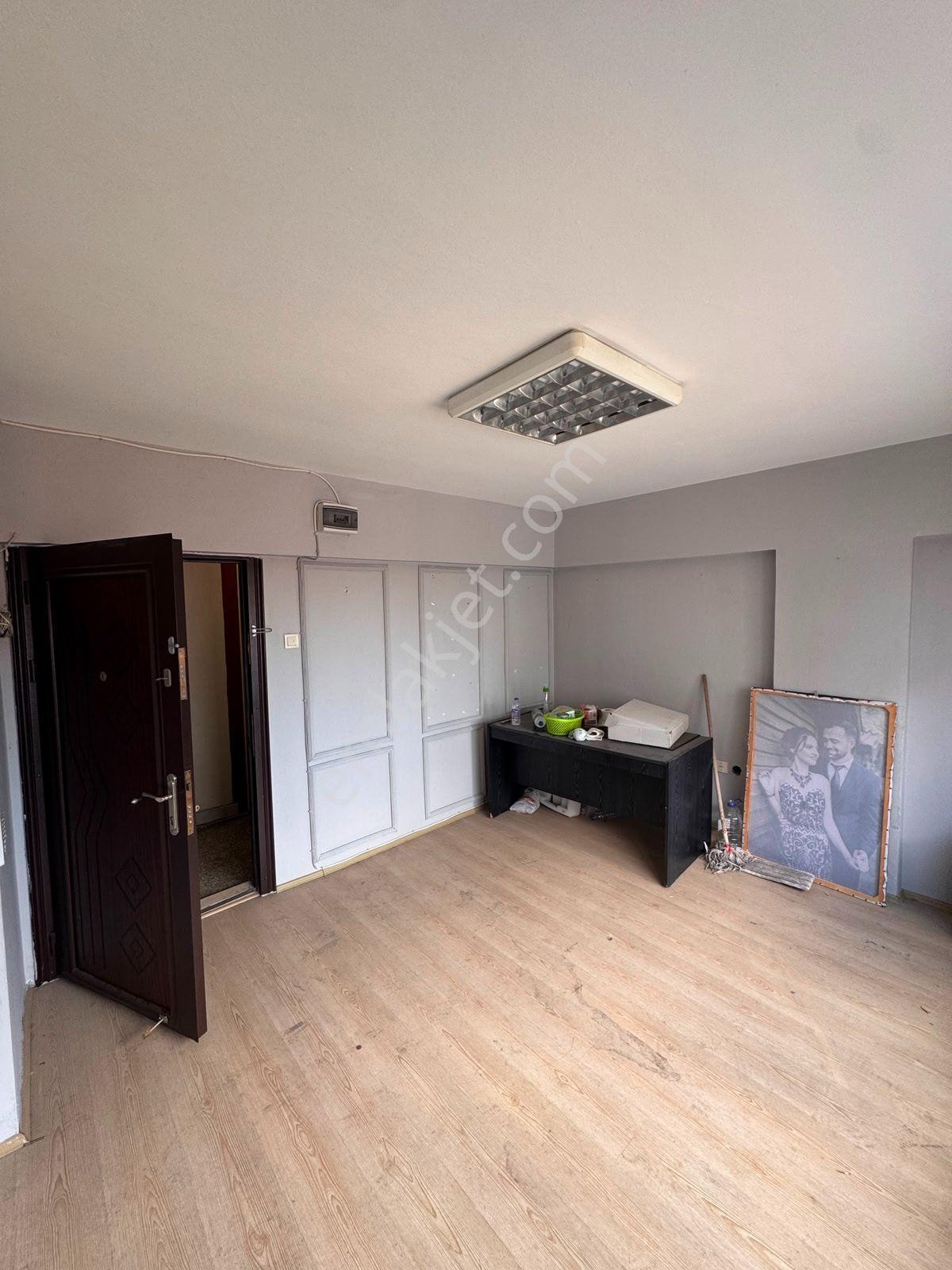 Cumhuriyet Caddesi'nde Prestijli Konumda Kiralık 1+1 Ofis! - Görsel 8