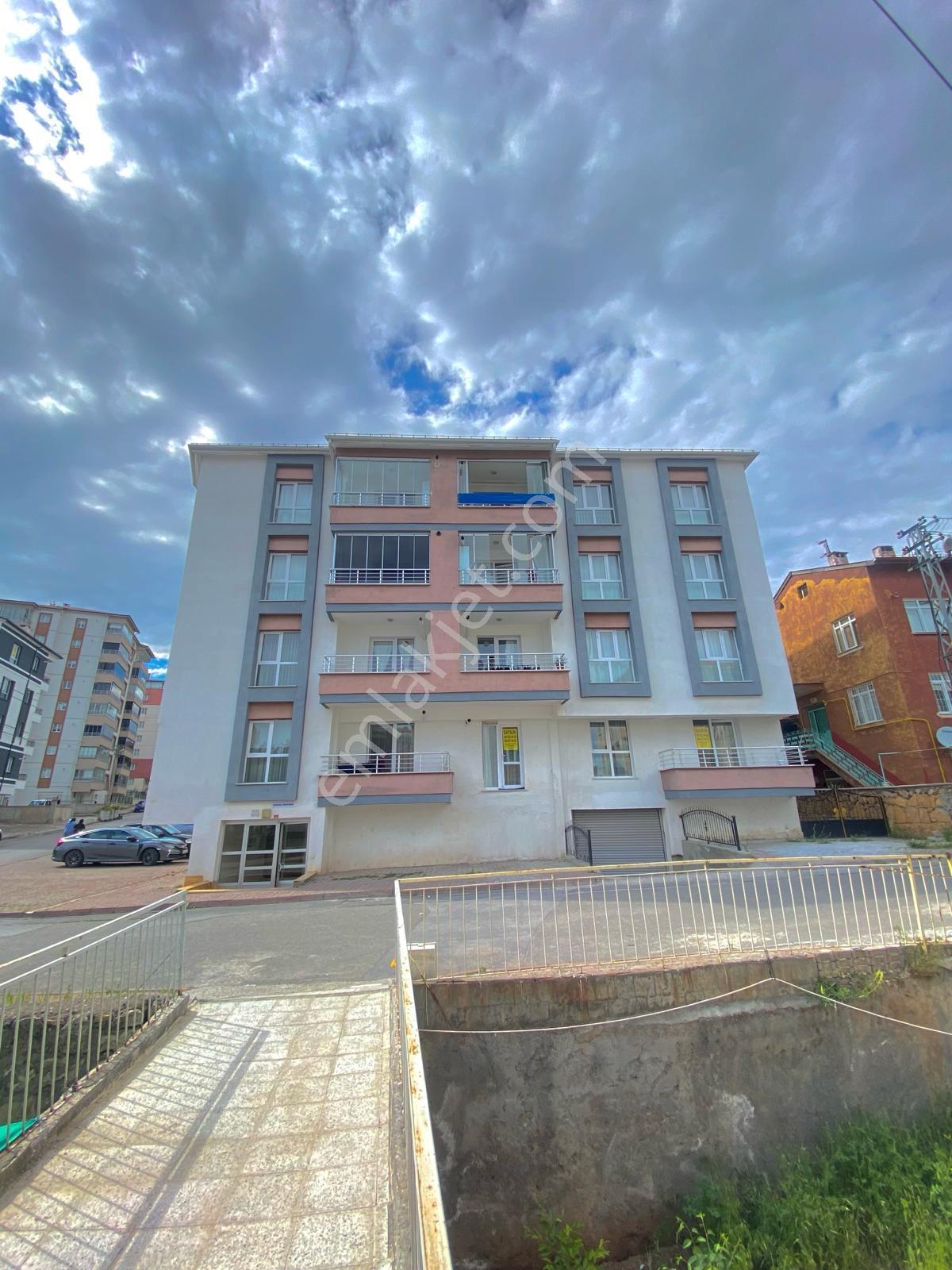 Turkuaz'dan Cuma Pazarı Yakını Komple Yapılı Satılık 3+1 Daire