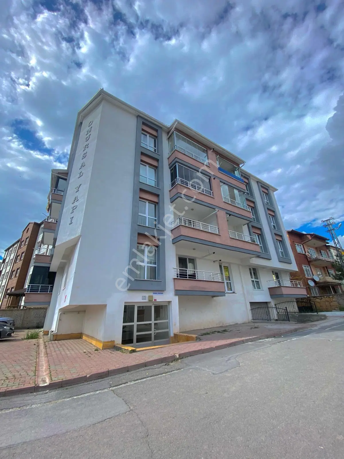Turkuaz'dan Cuma Pazarı Yakını Komple Yapılı Satılık 3+1 Daire - Görsel 2
