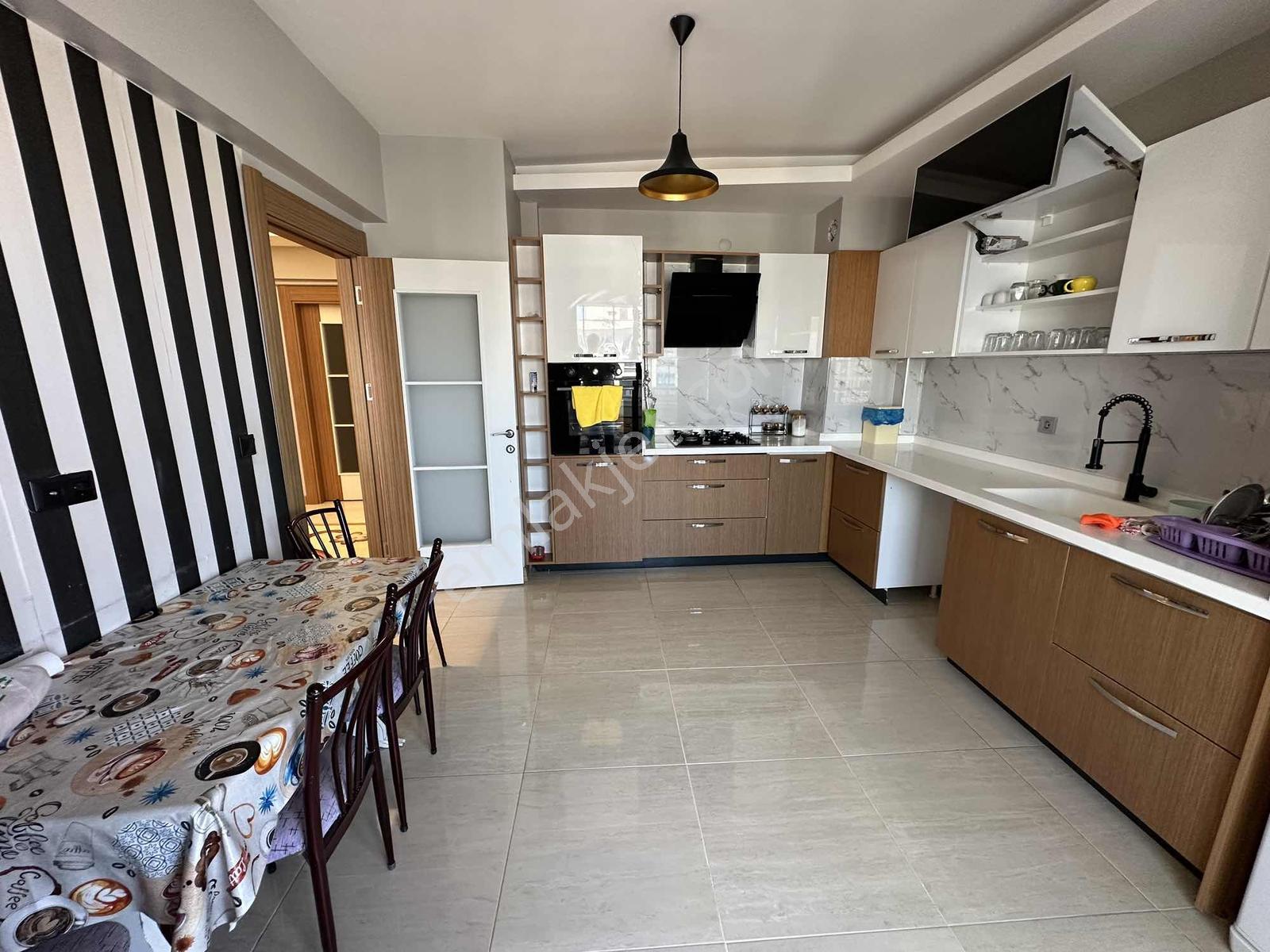 İldem De 3+1 175m2 Giyinme Odalı Ebeveyn Banyolu İçi Full Yapılı - Görsel 15