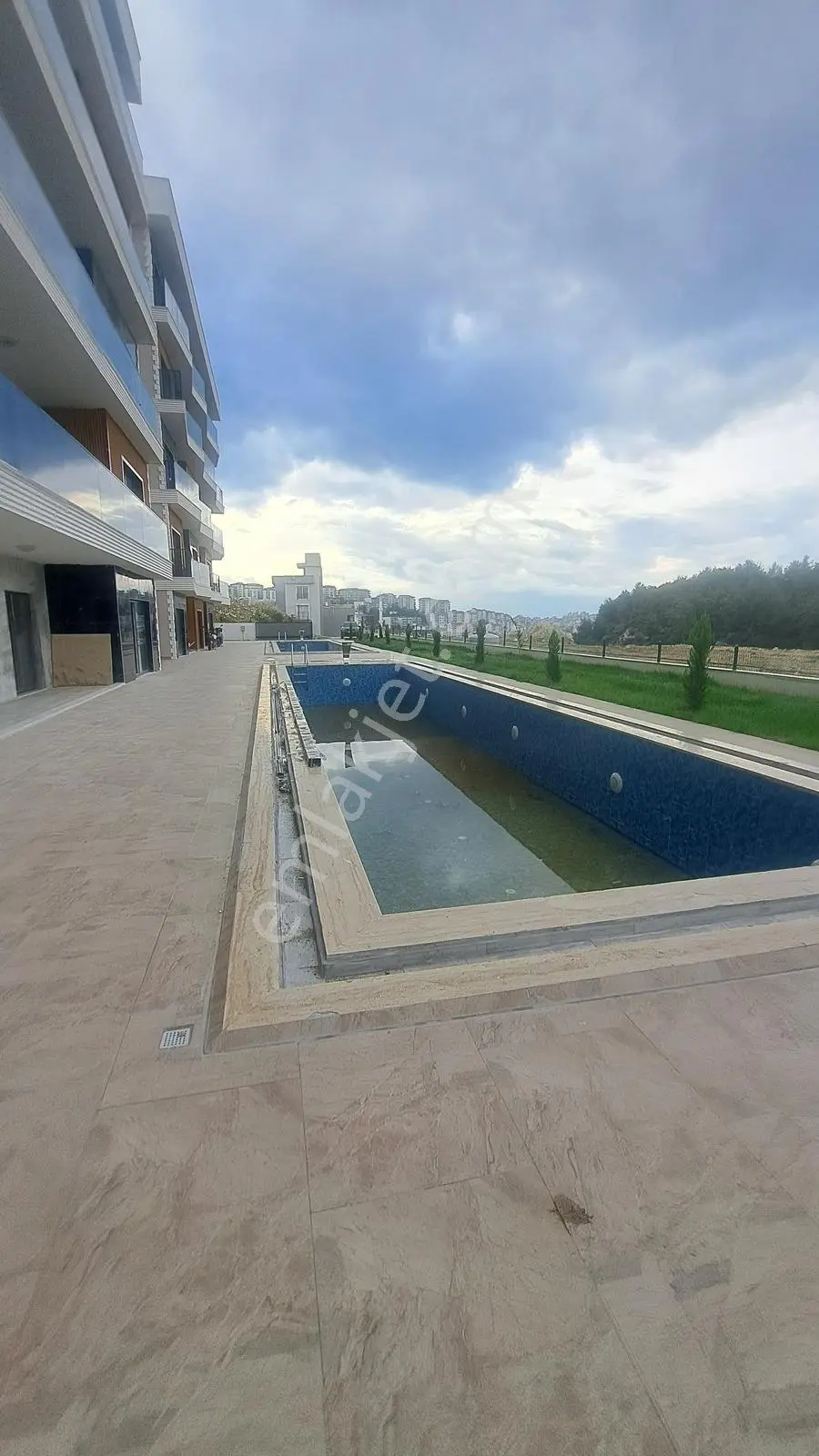 Kuşadası Aydın Yolu Ege Mahallesi Girişi Havuzlu Daire - Görsel 2