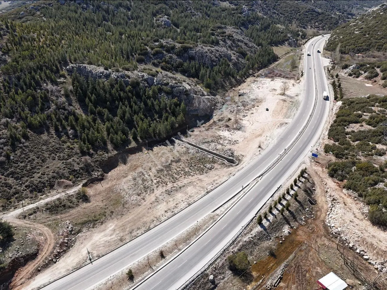 Lobby Fortisten Antalya Yolunda Satılık Akaryakıt İmarlı Arsa - Görsel 11