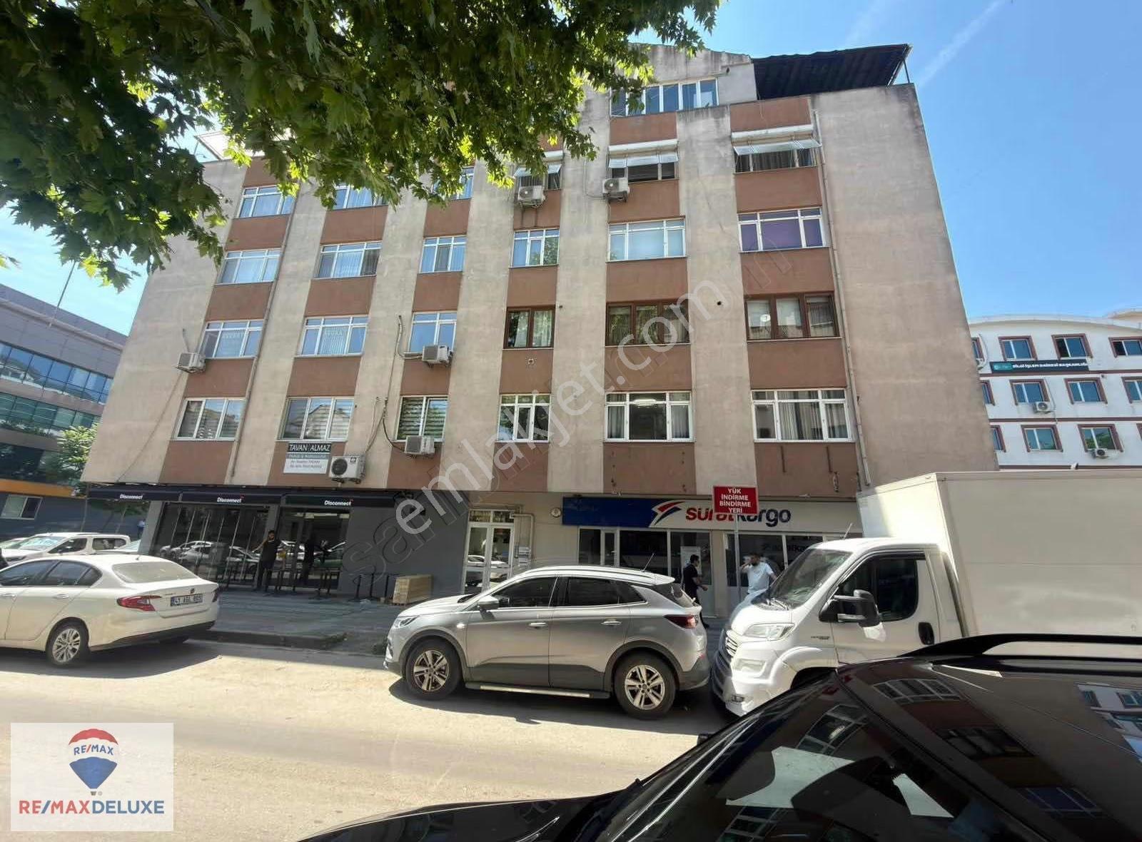 İzmit Merkezde 1. Kat Ofis İşletmelerine Uygun Kiralık 3+1 Daire - Görsel 3