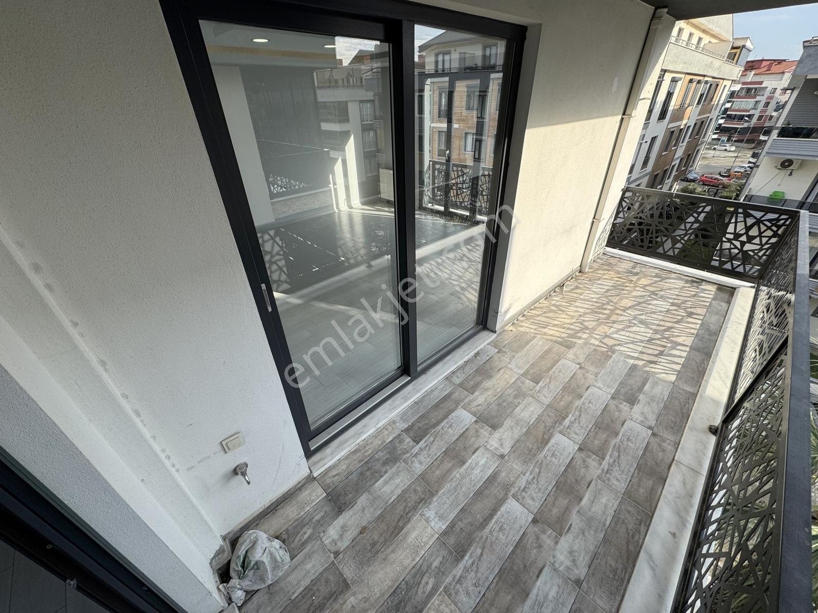 ▀güç'ten İkizçayda Yüzme Havuzlu & Otoparklı Ultra Lüx 3+1 Daire - Görsel 26