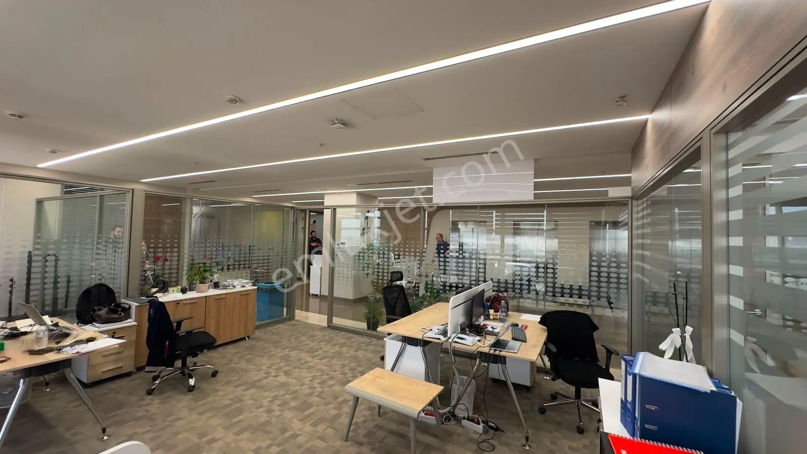 Esenyurt Akçaburgaz'da 700 M² Eşyalı Ofis Plaza Katı