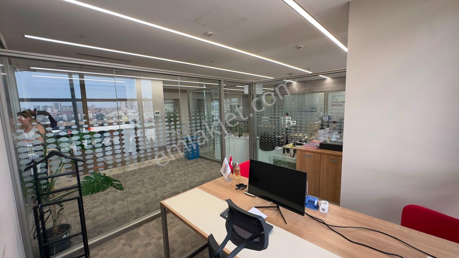 Esenyurt Akçaburgaz'da 700 M² Eşyalı Ofis Plaza Katı - Görsel 15