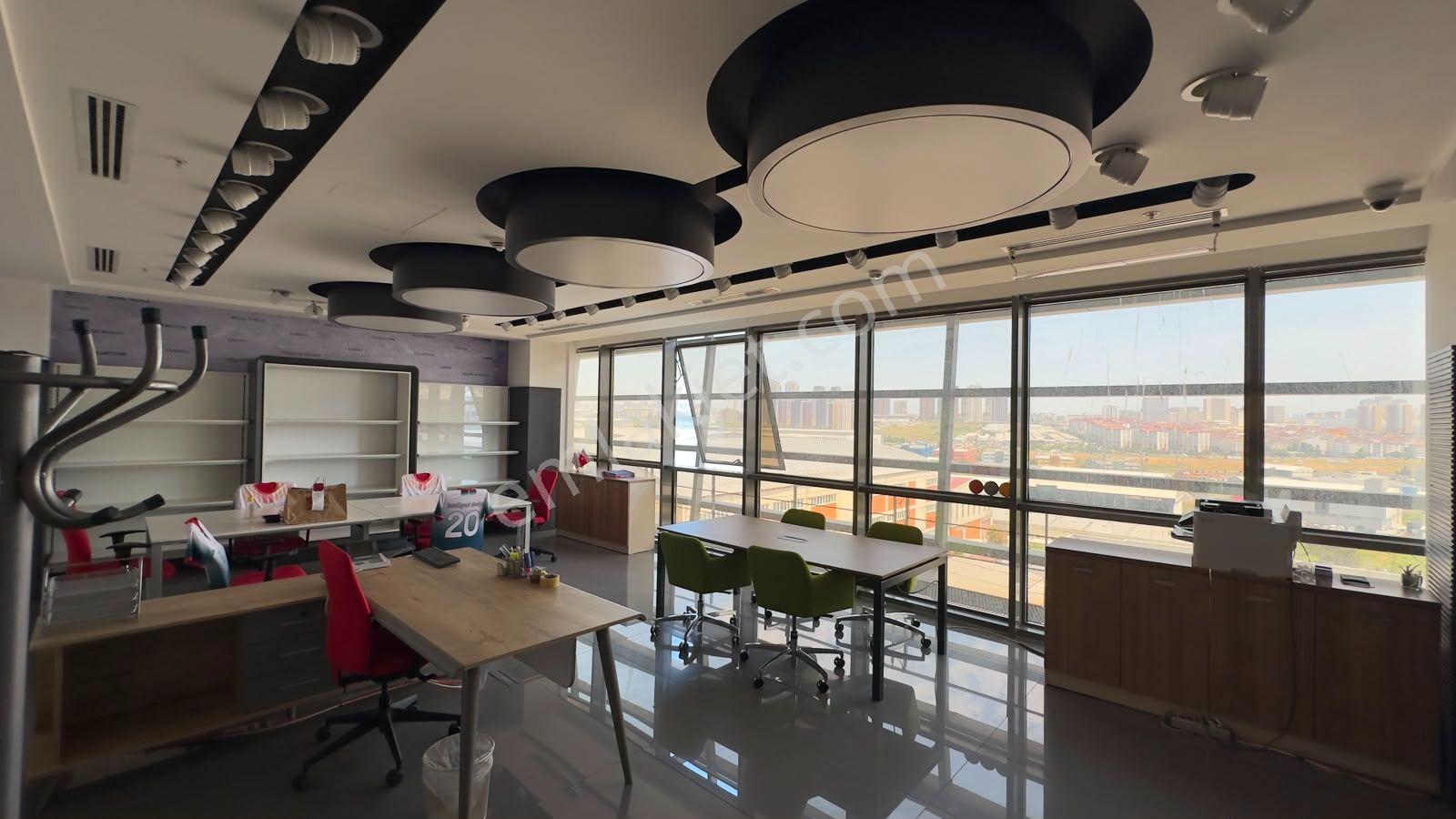 Esenyurt Akçaburgaz'da 700 M² Eşyalı Ofis Plaza Katı - Görsel 23