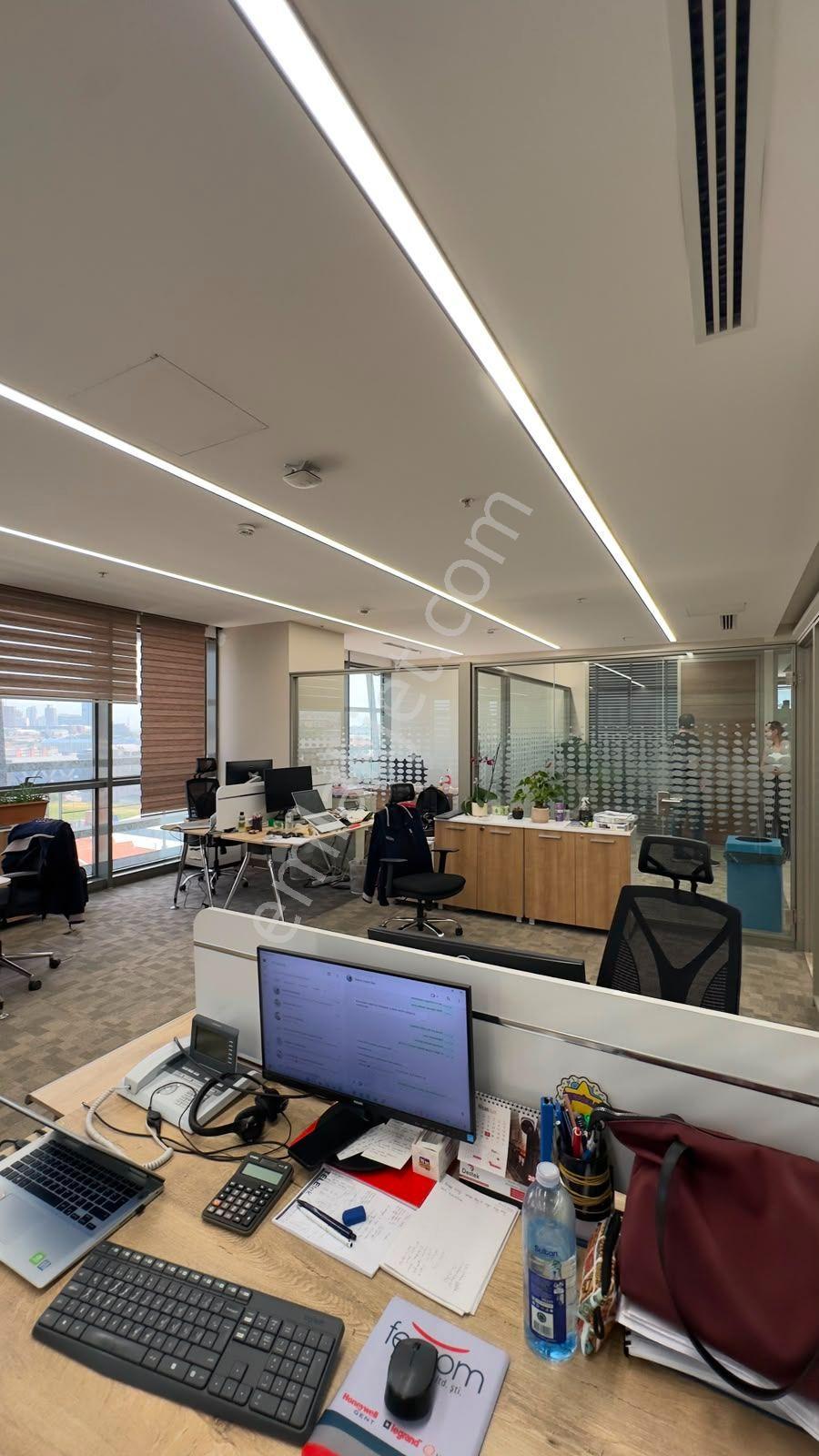 Esenyurt Akçaburgaz'da 700 M² Eşyalı Ofis Plaza Katı - Görsel 16