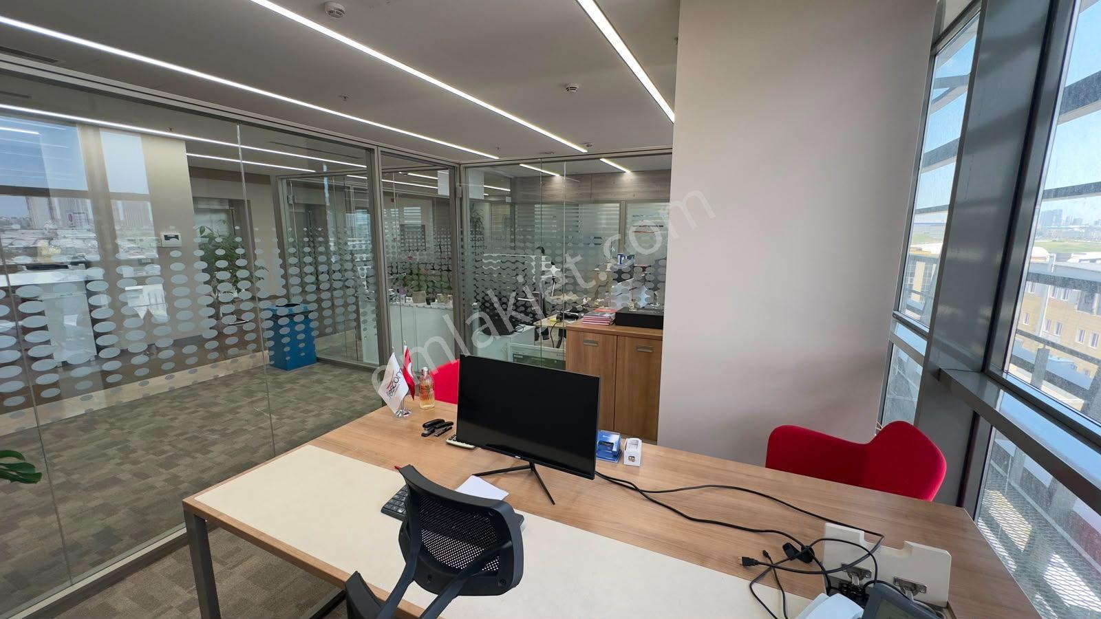 Esenyurt Akçaburgaz'da 700 M² Eşyalı Ofis Plaza Katı - Görsel 13