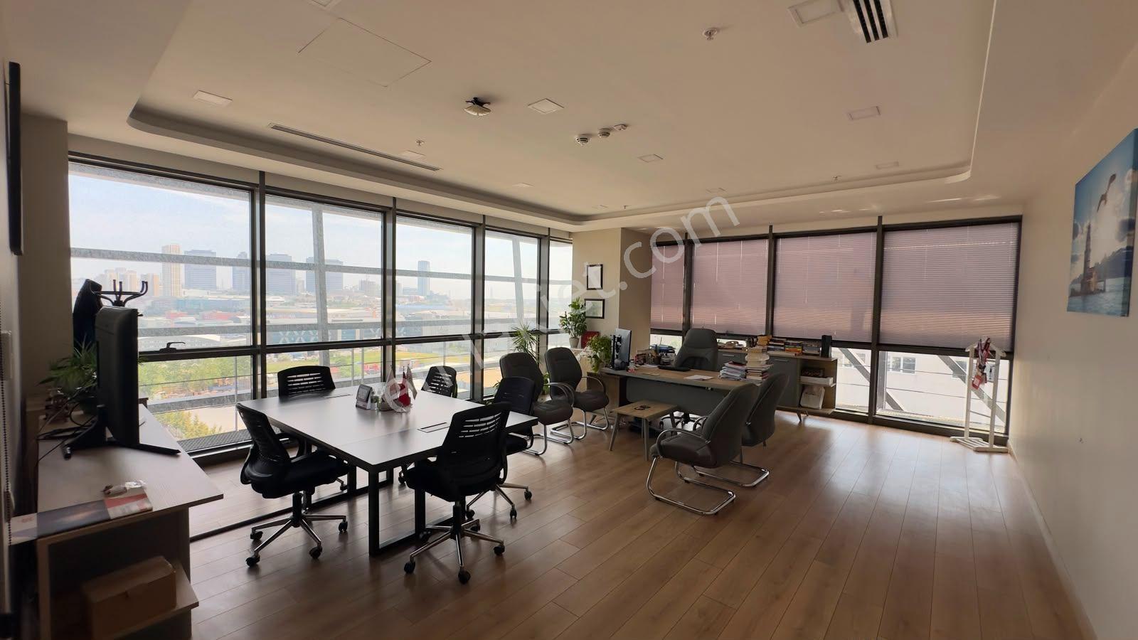 Esenyurt Akçaburgaz'da 700 M² Eşyalı Ofis Plaza Katı - Görsel 9