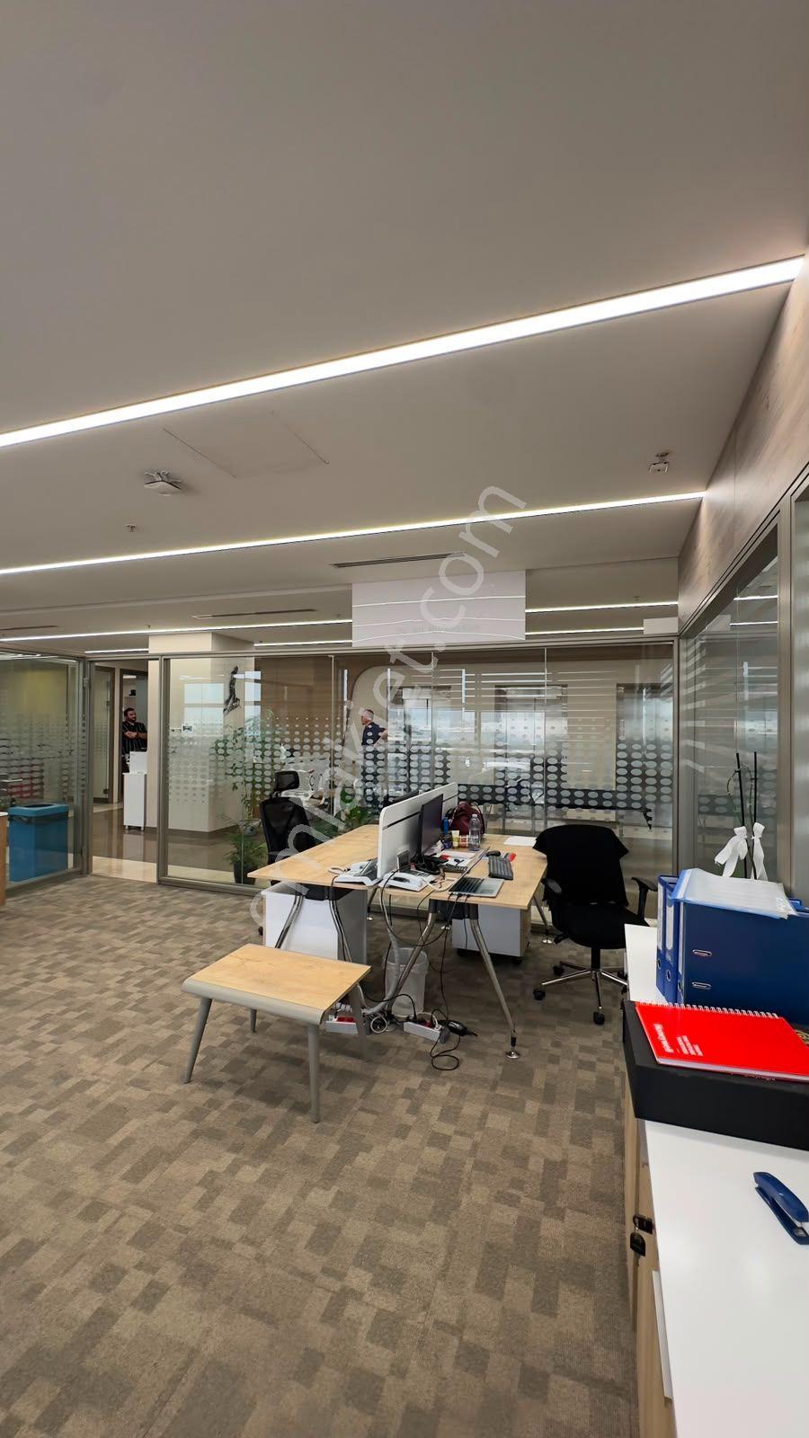 Esenyurt Akçaburgaz'da 700 M² Eşyalı Ofis Plaza Katı - Görsel 18