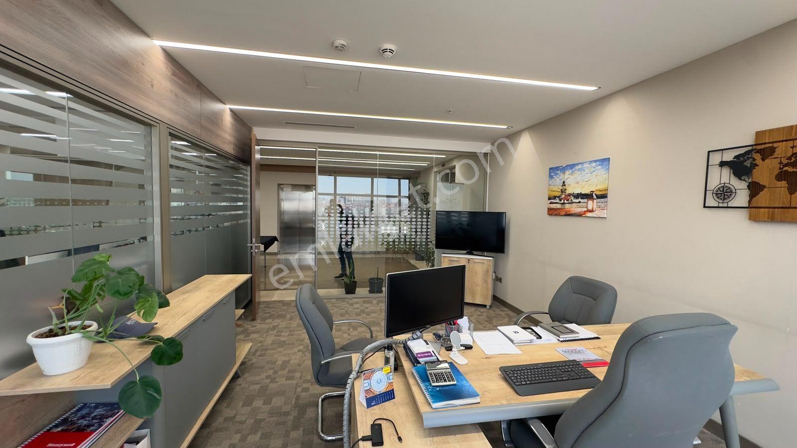 Esenyurt Akçaburgaz'da 700 M² Eşyalı Ofis Plaza Katı - Görsel 22