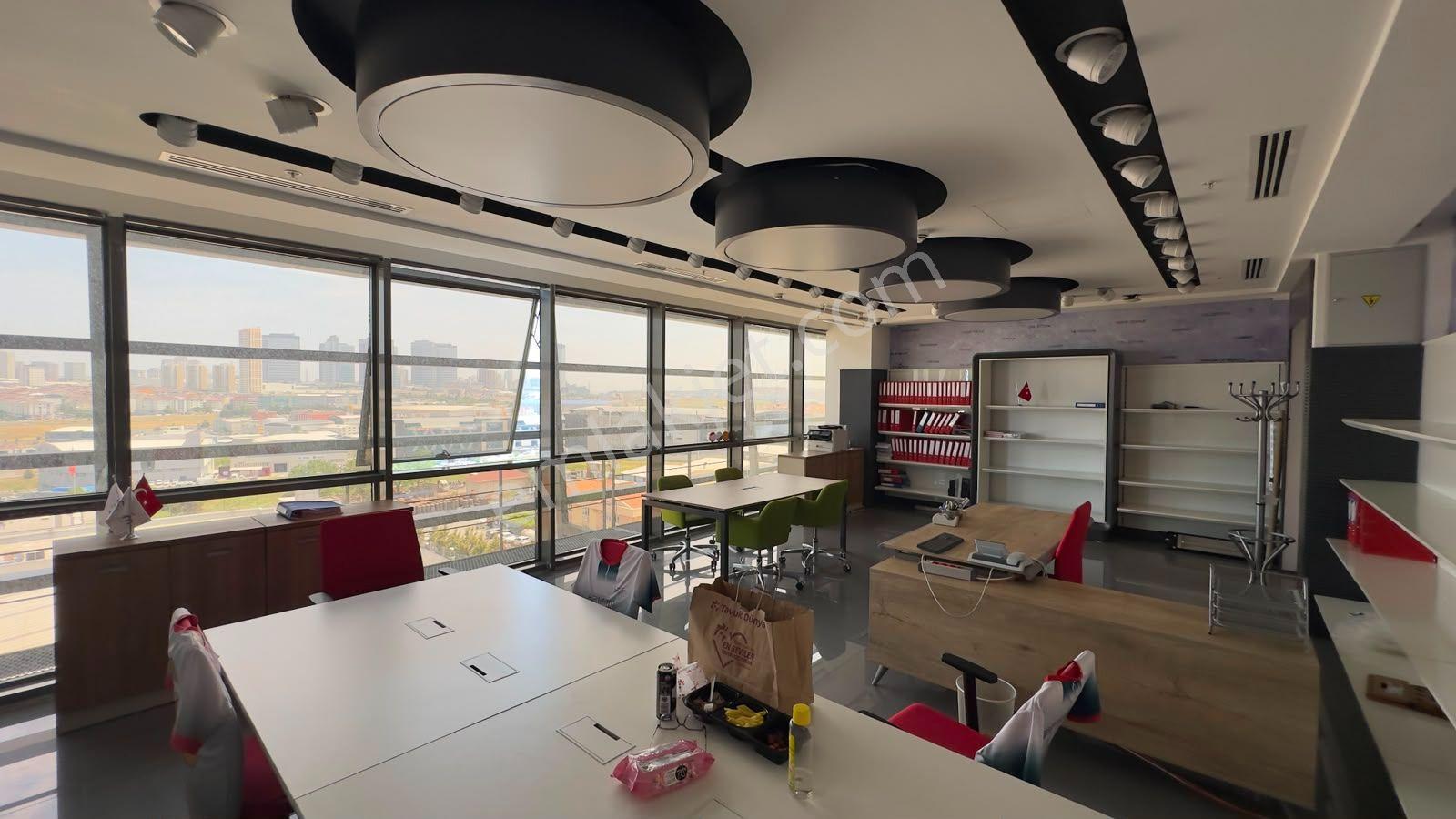 Esenyurt Akçaburgaz'da 700 M² Eşyalı Ofis Plaza Katı - Görsel 24