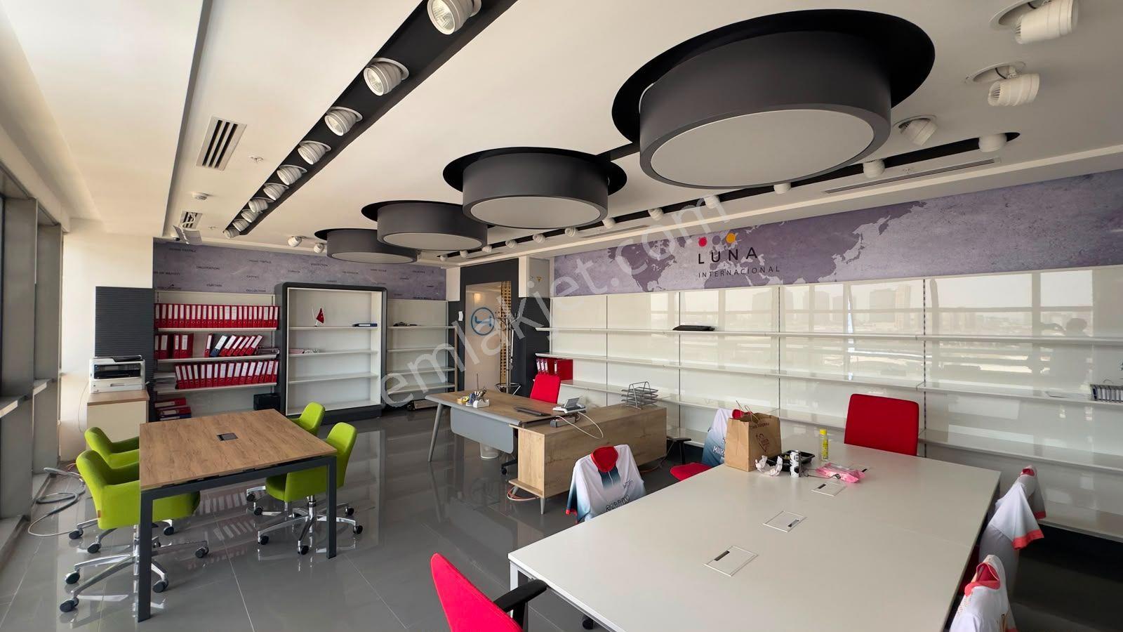 Esenyurt Akçaburgaz'da 700 M² Eşyalı Ofis Plaza Katı - Görsel 25