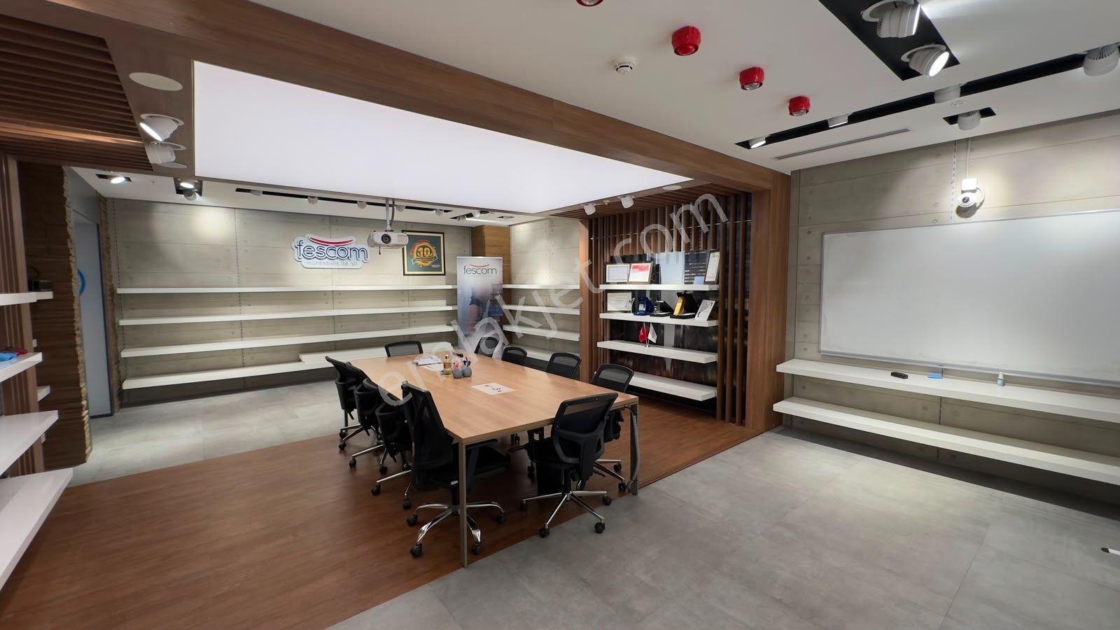 Esenyurt Akçaburgaz'da 700 M² Eşyalı Ofis Plaza Katı - Görsel 33