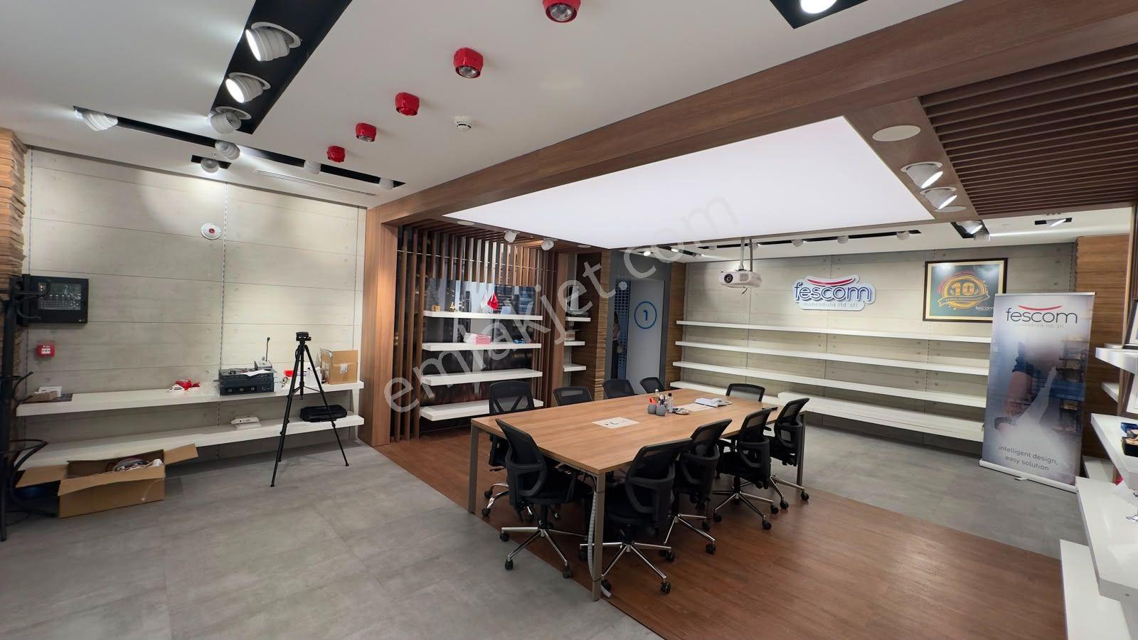 Esenyurt Akçaburgaz'da 700 M² Eşyalı Ofis Plaza Katı - Görsel 32