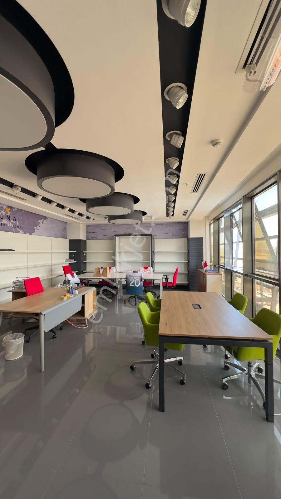 Esenyurt Akçaburgaz'da 700 M² Eşyalı Ofis Plaza Katı - Görsel 27