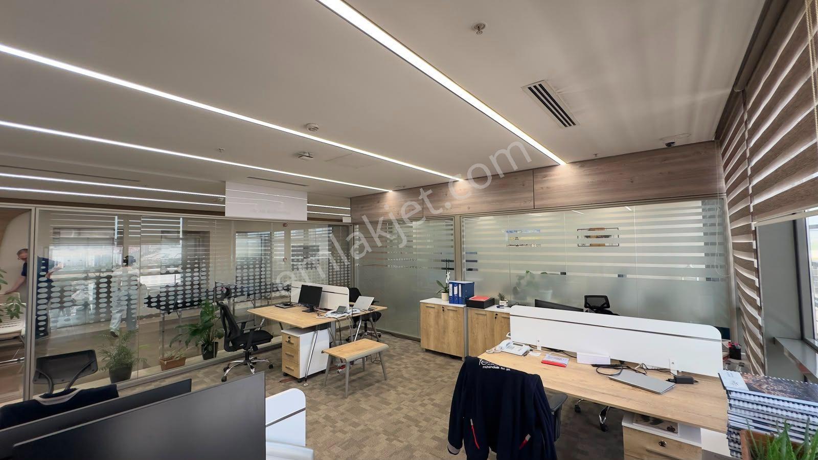 Esenyurt Akçaburgaz'da 700 M² Eşyalı Ofis Plaza Katı - Görsel 20