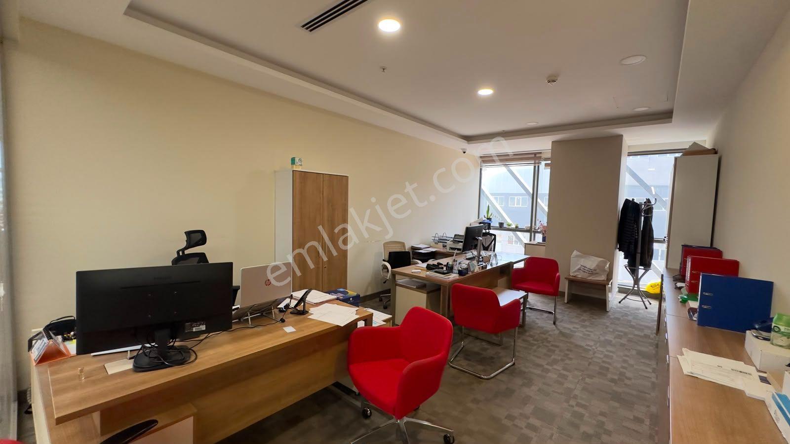 Esenyurt Akçaburgaz'da 700 M² Eşyalı Ofis Plaza Katı - Görsel 11