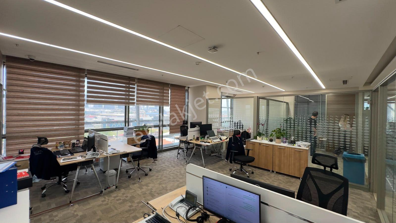 Esenyurt Akçaburgaz'da 700 M² Eşyalı Ofis Plaza Katı - Görsel 17