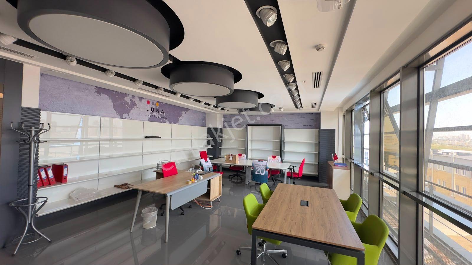 Esenyurt Akçaburgaz'da 700 M² Eşyalı Ofis Plaza Katı - Görsel 28