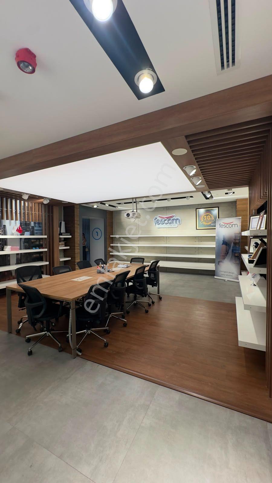 Esenyurt Akçaburgaz'da 700 M² Eşyalı Ofis Plaza Katı - Görsel 31